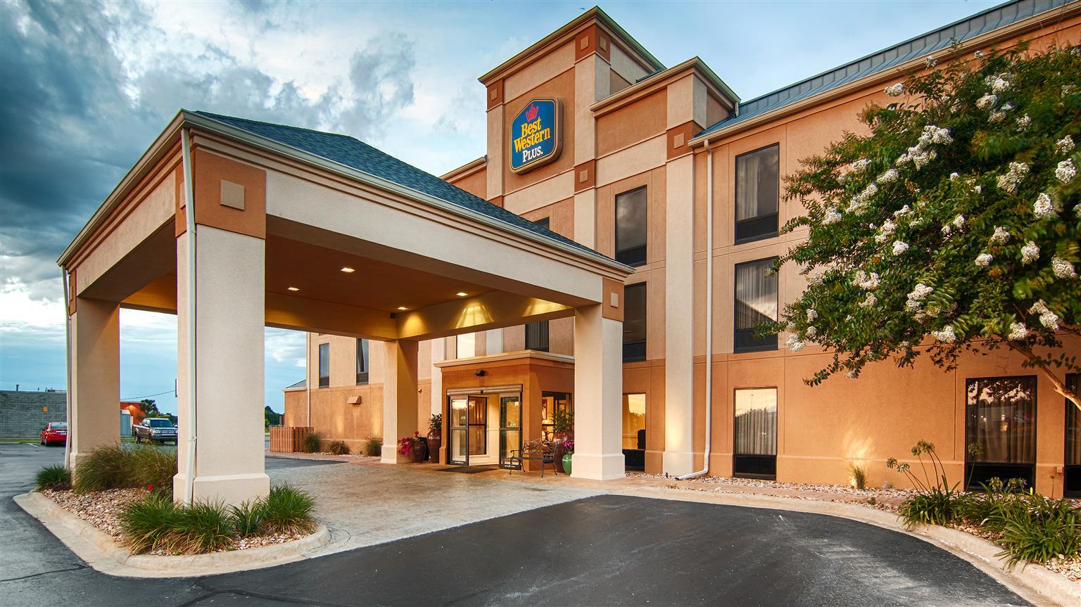 Best Western Plus Madison Hotel Exterior photo